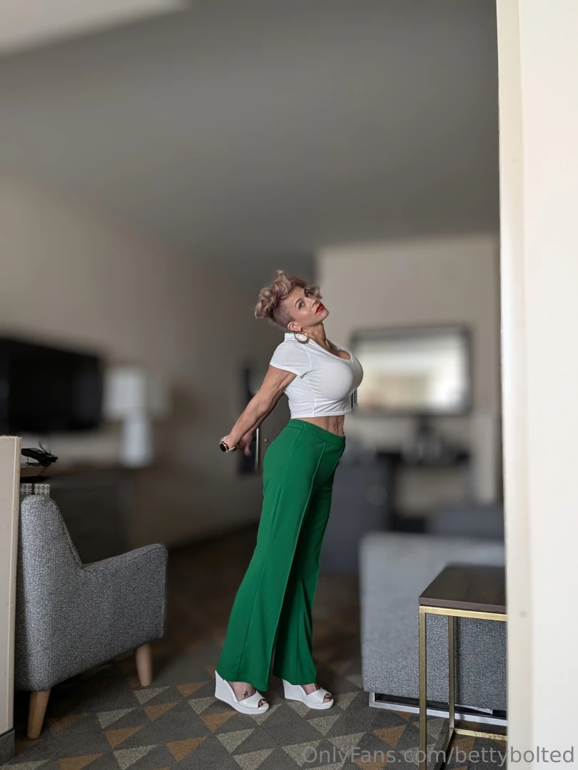 Hi all i m hoping to make this page about all things bimbo and not part 1 