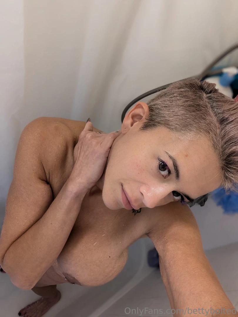 Holy fuck this week was such a drain fucking literally pool party and 