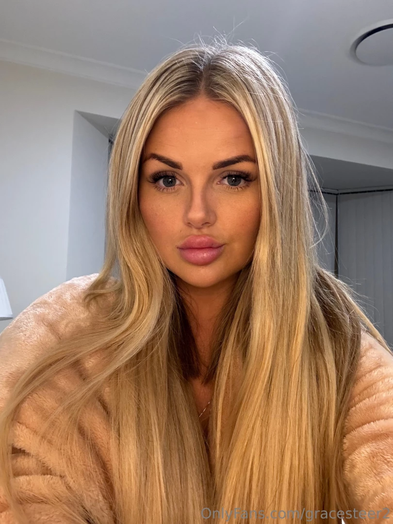 Cum see what s under here https onlyfans com gracesteer 