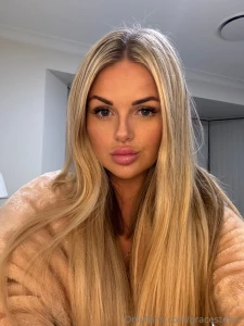 Cum see what s under here https onlyfans com gracesteer