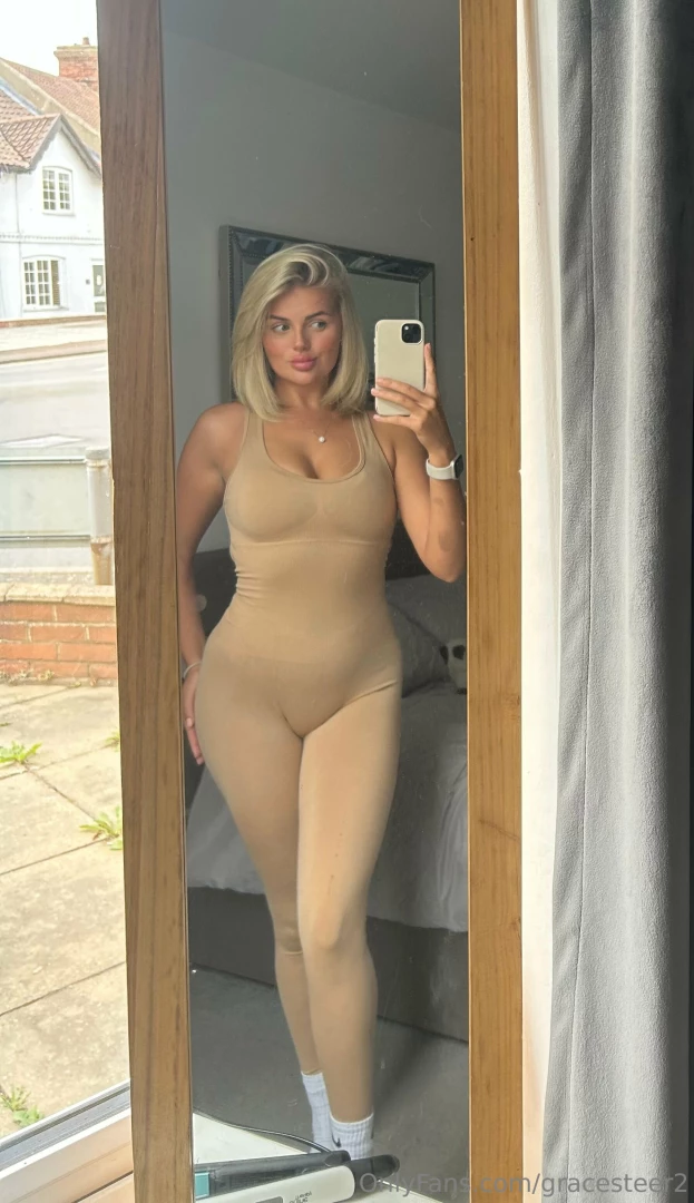 Who likes skin tight outfits 