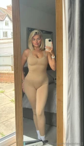 Who likes skin tight outfits