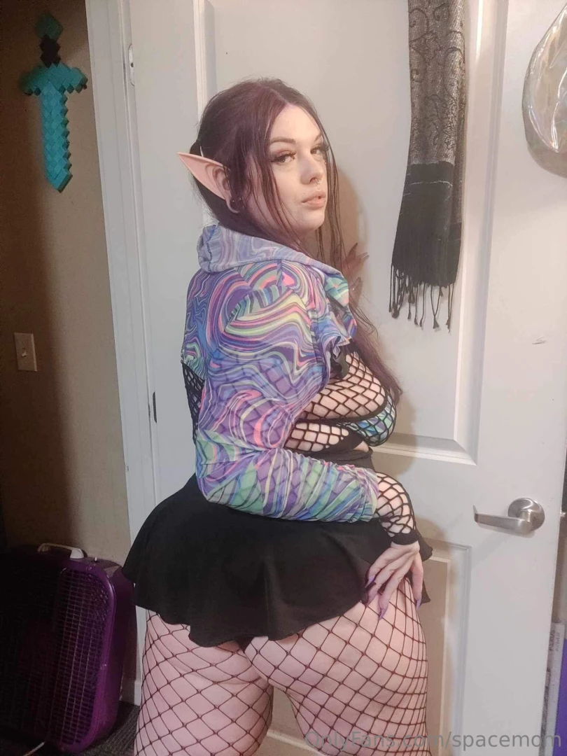 Smash or pass this elf goddess 