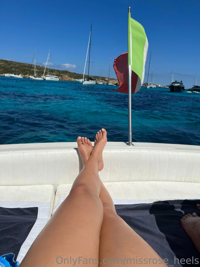 missrose-heels - Sardinia look at them pretty toes on that blue water part 3 