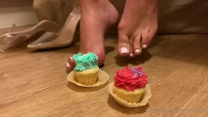 missrose-heels - Do you enjoy food crushing would you like to see more cake 