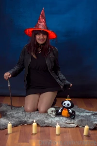 Set witchery in this video i put wax on my breasts i hope you like it part 1