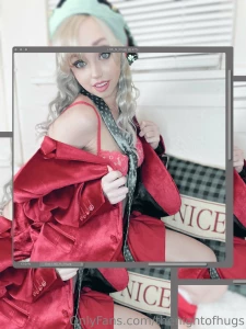 Part 2 of this christmas shoot a vibrator and very lovely dildo play