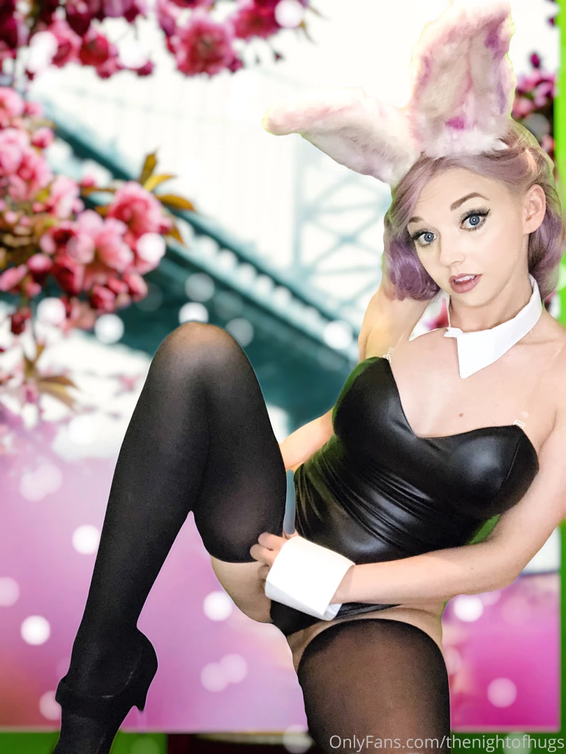 Naked wabbit inside some casual poses nakie with only my thigh highs 
