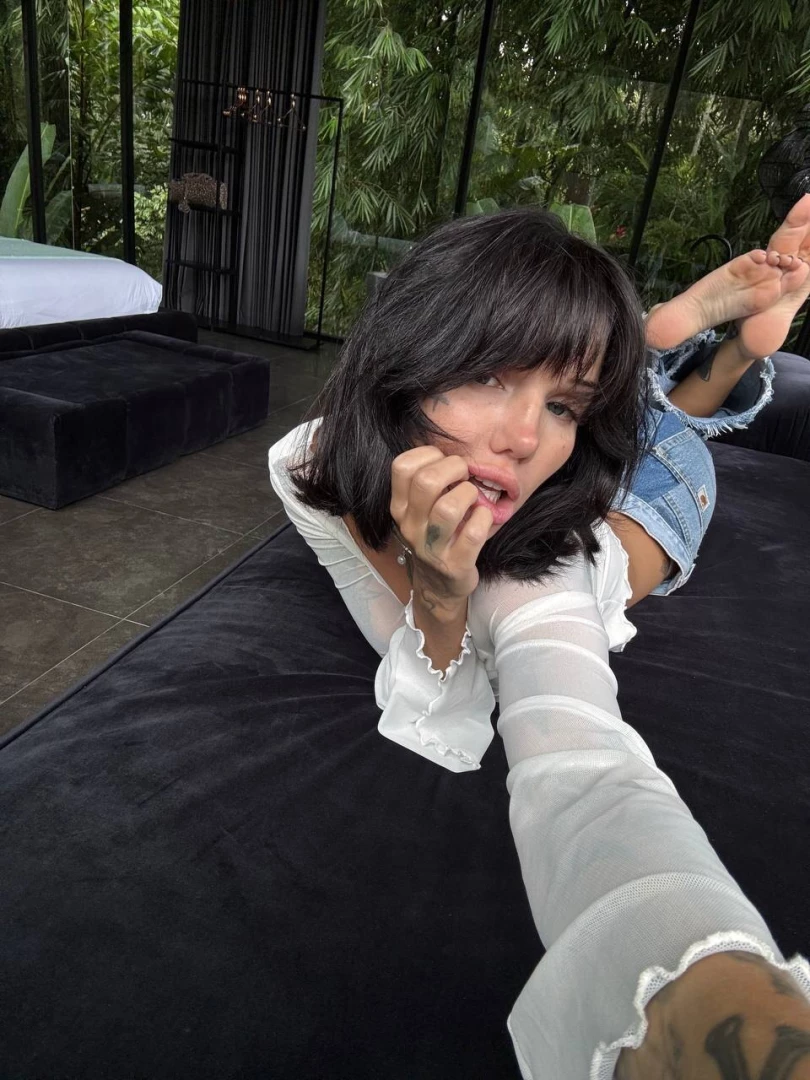 Sometimes i m a very soft and lazy kitty 