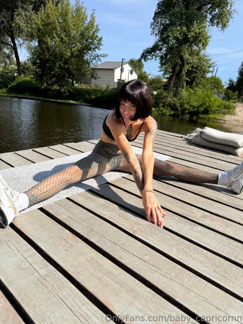 Morning yoga makes me feel healthy girl hehe 