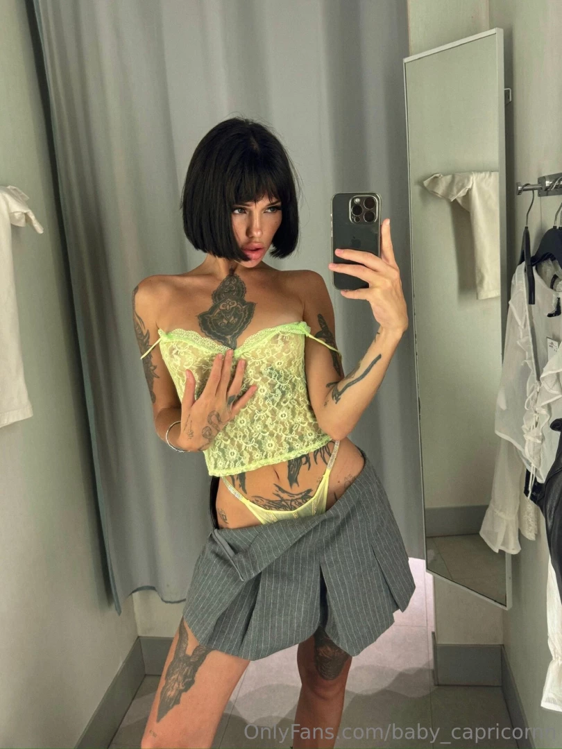 Oh i love taking selfies in fitting rooms sooo much 