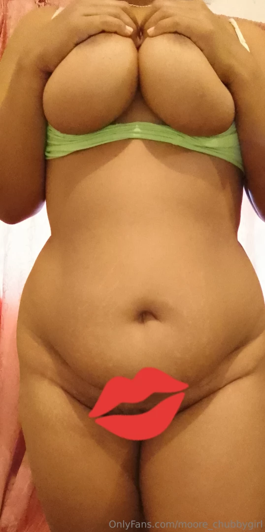 Hi honey i am available to have a hot chat until you finish 