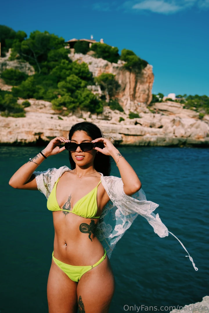 Serving glowstick realness under the sun 