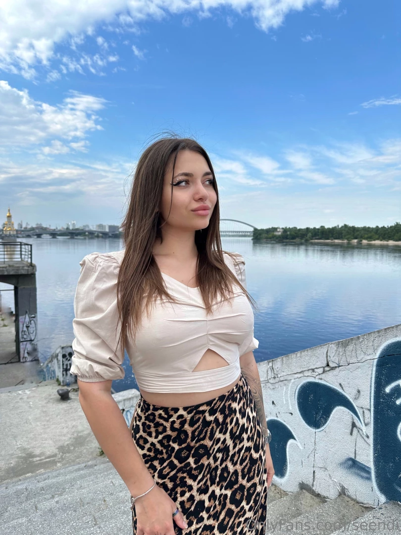 Beautiful me against a beautiful landscape which of these pictures do part 2 