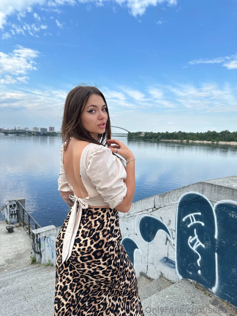 Beautiful me against a beautiful landscape which of these pictures do 