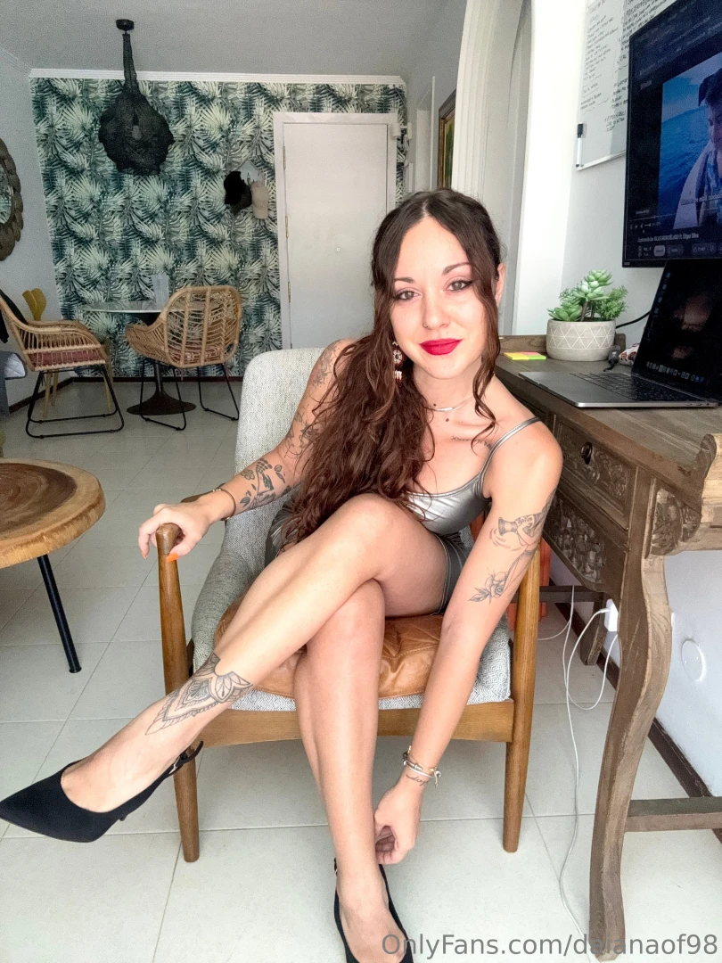 Mi aiuti a toglierle o a metterle do you help me take them off or put part 1 