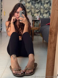 Cosa hai notato prima me o i miei piedi what did you notice before me