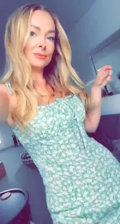 I m waiting for you to come and play with me 