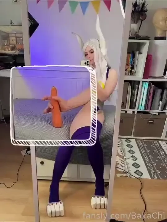 This carrot needs a good scrub hehe fyp mommy petite cosplay 