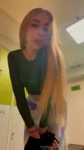 Feeling fierce and fabulous in my new sport leggings who else loves