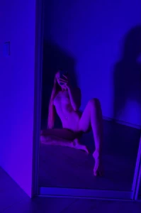 I like the night i like the feeling of mystery i like to chat on the