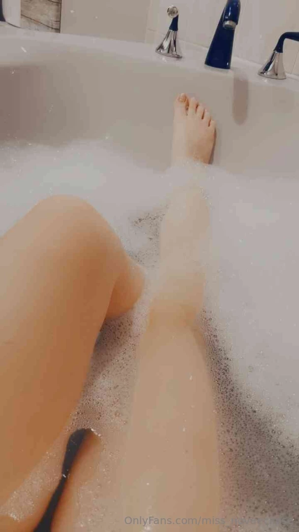 So many bubbles on my skin come pop them with me part 1 