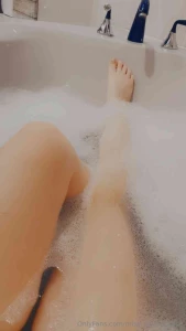 So many bubbles on my skin come pop them with me part 1