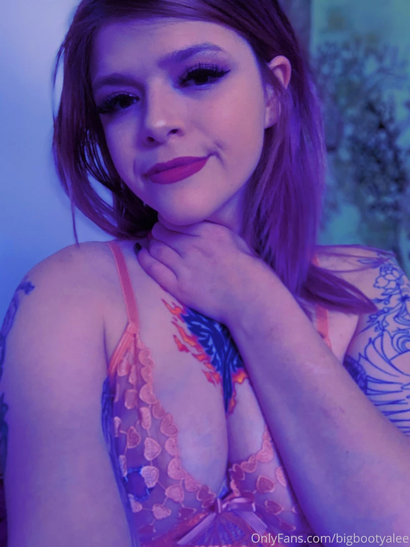 Baby will you squeeze my throat for me 