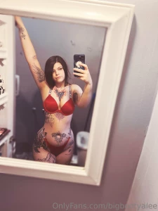 The whole set did a lil photoshoot amp i feel sexy