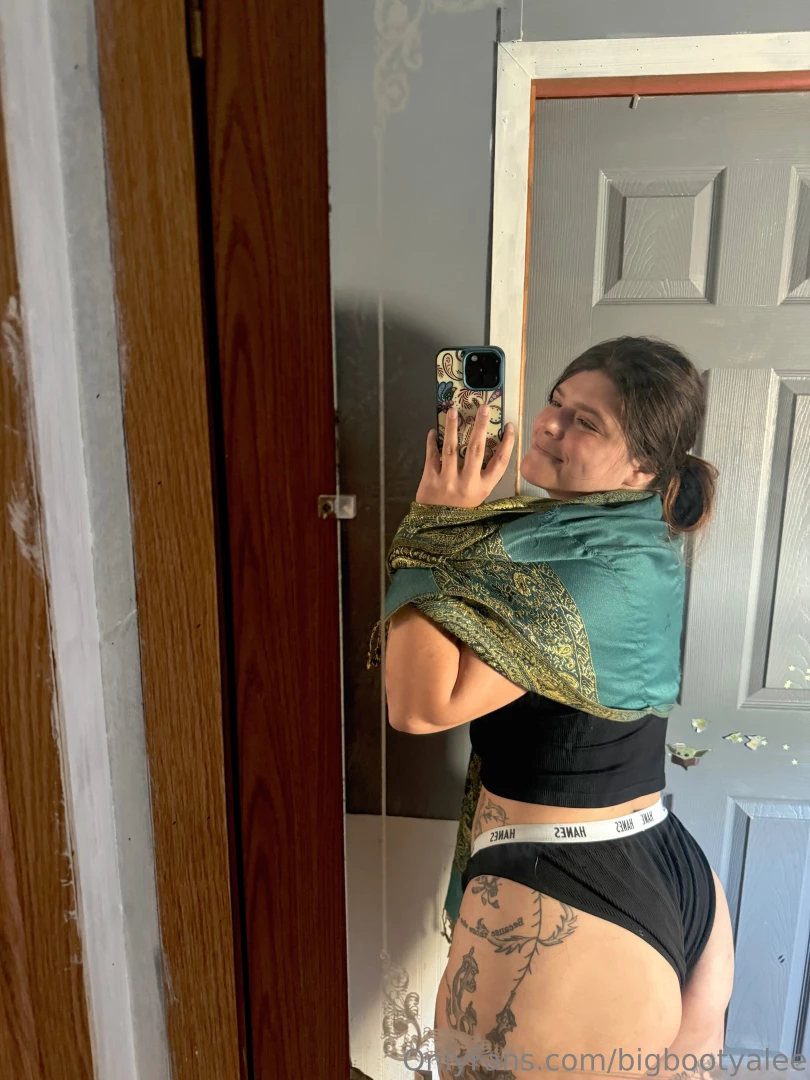 Booty be bootying now that it s spooky szn someone wanna make a horror 