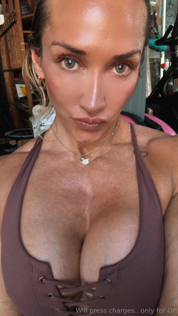 Babe it s more fun on my vip page tina_trapqueen 