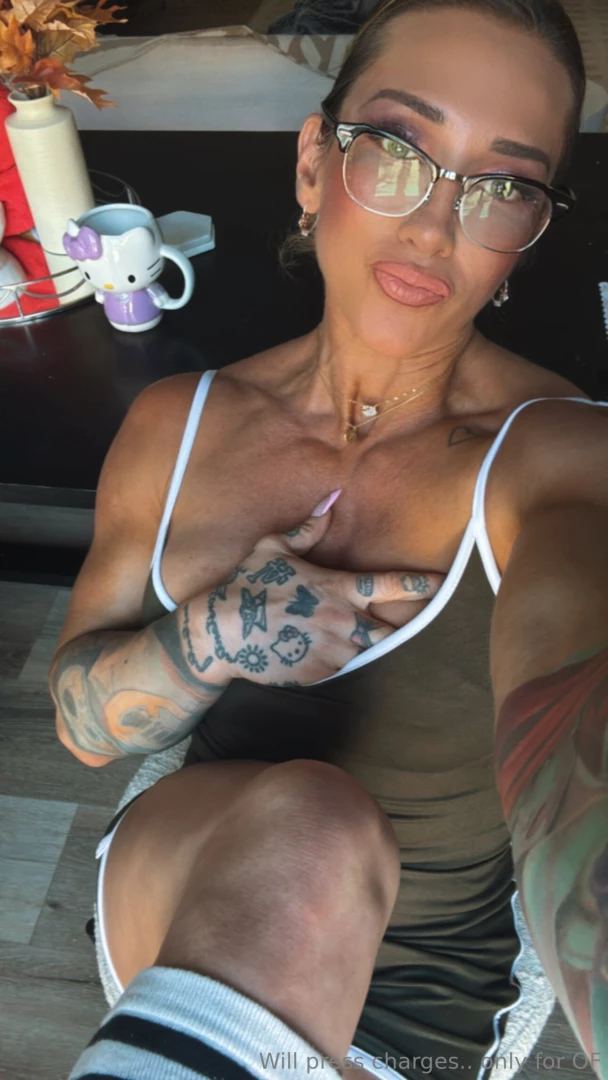Can t resist the urge to see me naked come to my vip tina_trapqueenvip 
