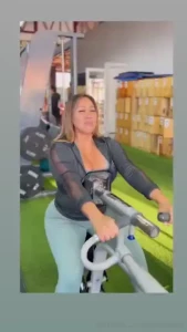 Viernes 8 00 de la ma ana en el gym me gustaba como me ve a y me empec part 1