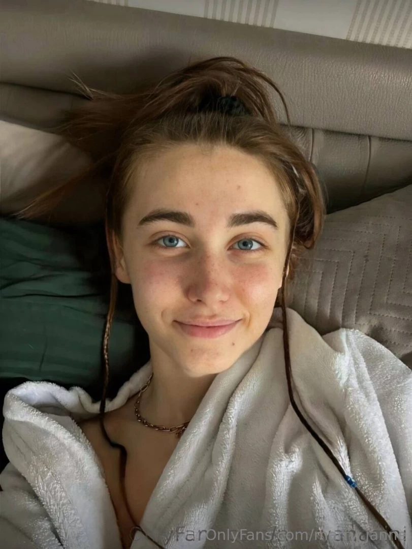 Cute kitty leramoon loves cocks of all sizes when she gets horny she part 104 