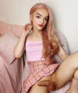 This pic would probably look better with your lips on my cock