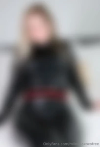 How do you like my thick curvy body in tight shiny leather