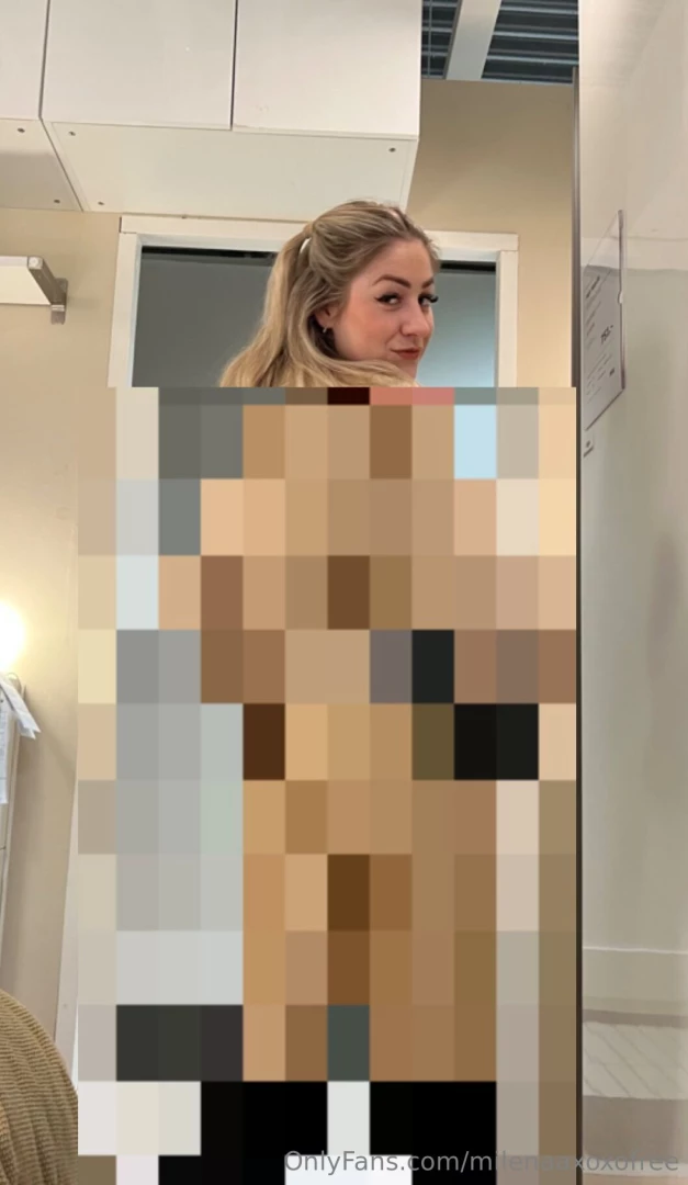 Look at that peachy bubble butt wanna bite 