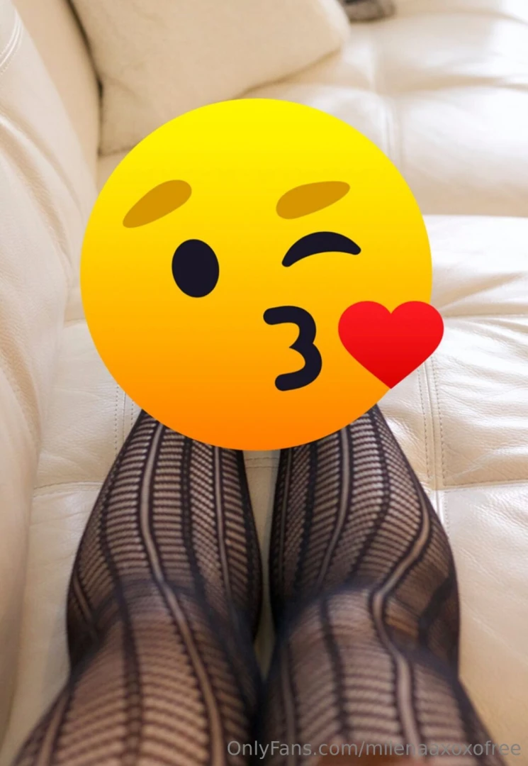 Where are my pantyhose lovers at 