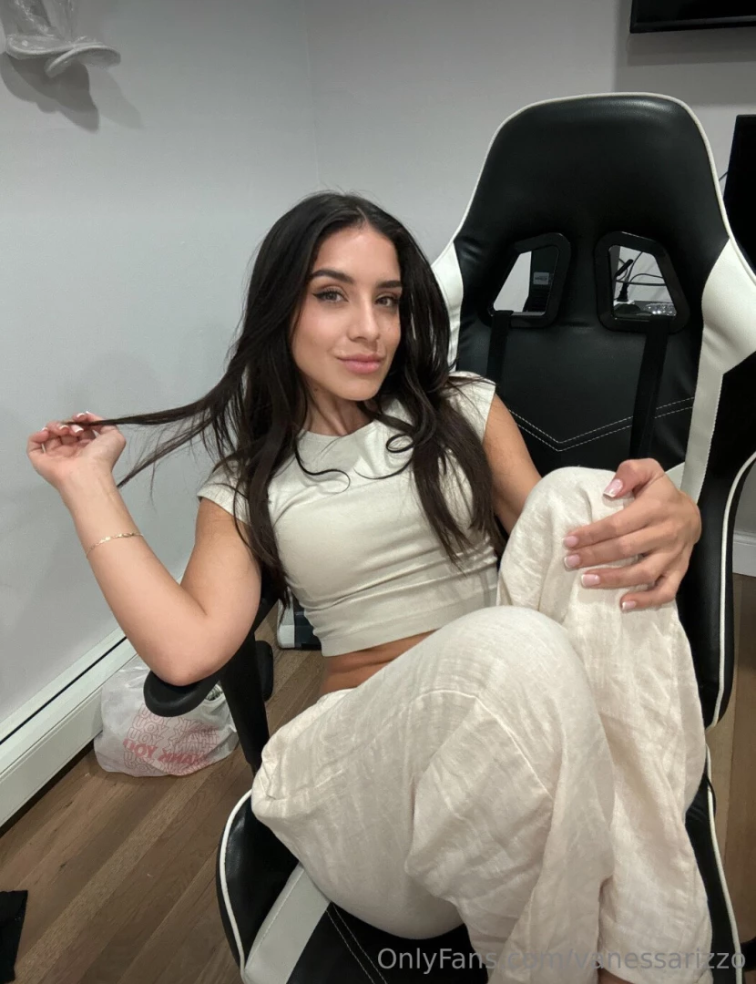 Might become your new fav gamer girlie 