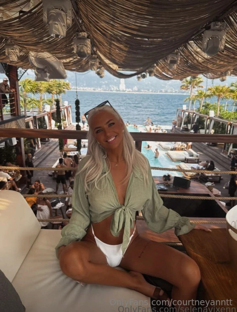 Wow selenavixenn is posting the craziest tapes in her page come chat 