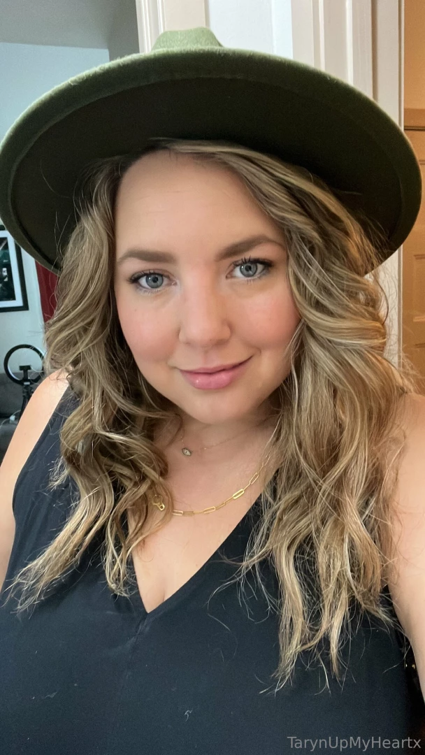 Howdy howdy babe i wanna ride 