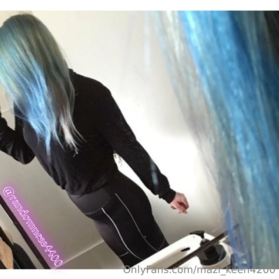 Throw back to when i had blue hair 