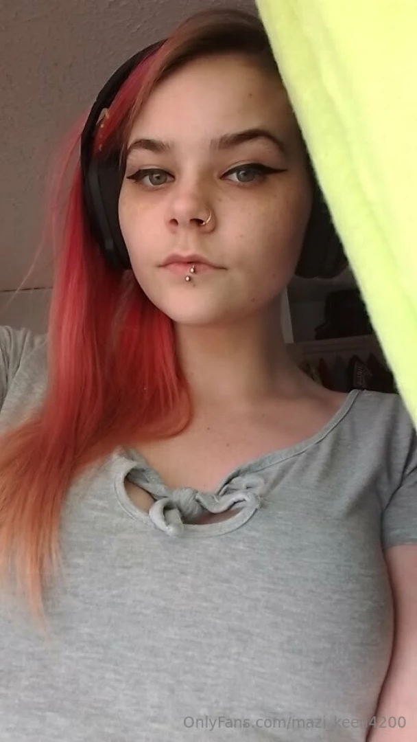 Eyeliner on fleek so i had to show it off 