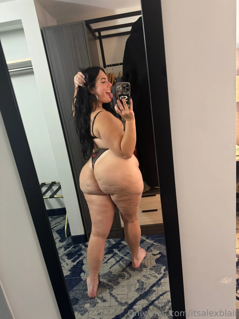 Make time for this sweet phat ass today baby 