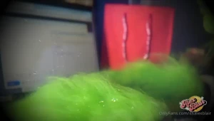 This year even the grinch couldn t resist my big ass and i m giving 10