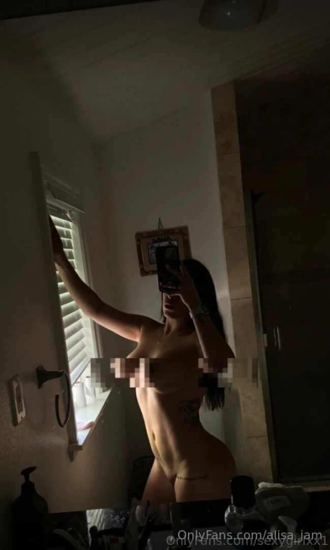 My friend is uploading exclusive content to her page check out her 