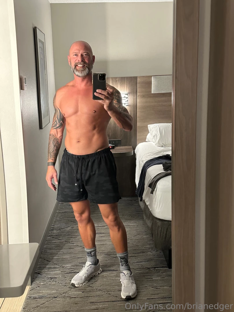 These damn hotel mirrors help you take good selfies n the road missing 