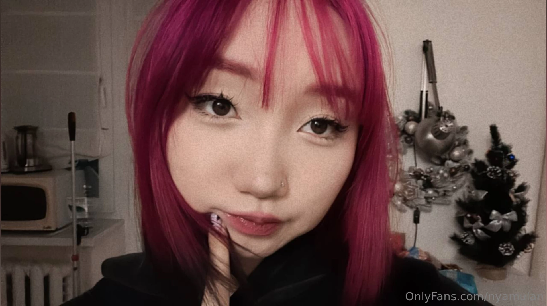 These cat eyes give me that sly fluffy predator look 