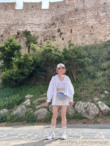 Nyahahahaha looking at this picture and i m just like robert pattinson