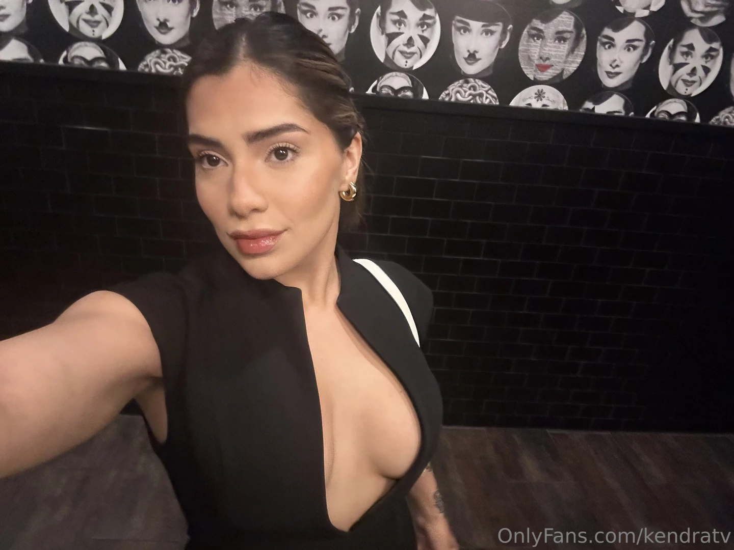 I wouldn t mind if you put this pic as your background 